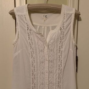 Edme & Esyllte Sleeveless Top